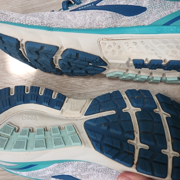 "SOLD" Brooks ghost shoes - Picture 3 of 6